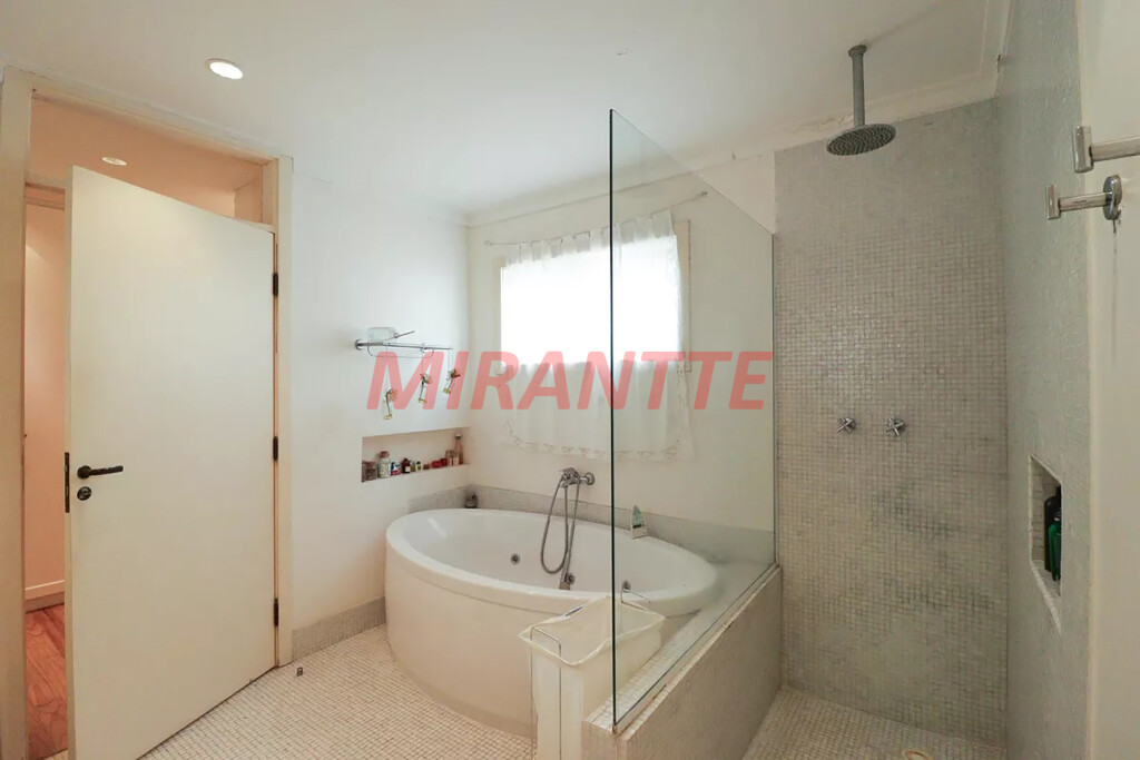 Sobrado de 256m² com 3 quartos em Jardim São Bento