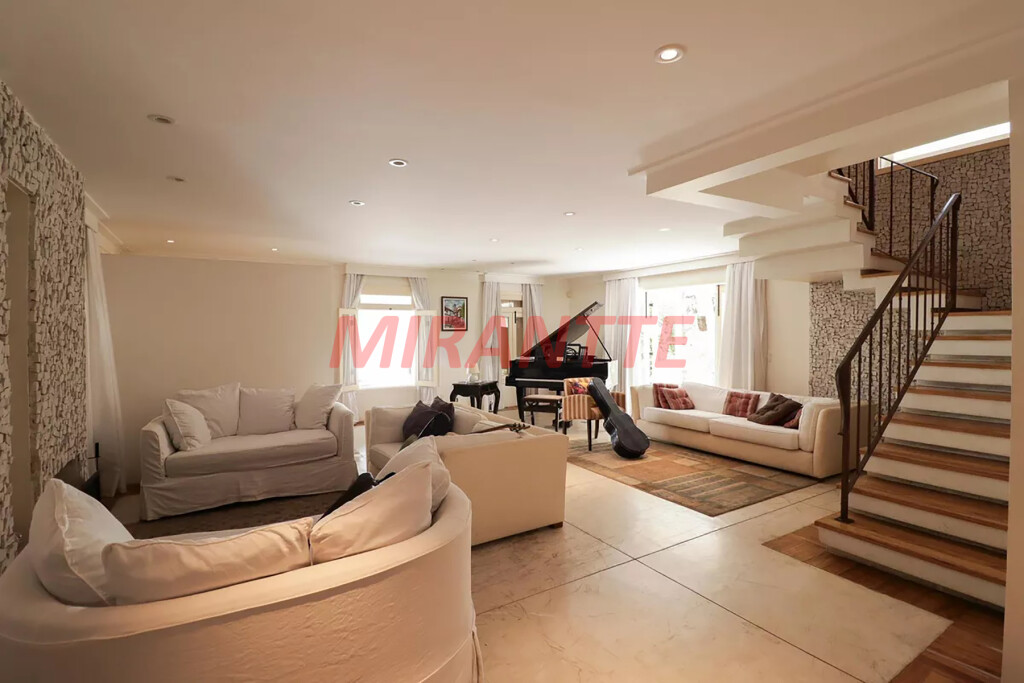 Sobrado de 256m² com 3 quartos em Jardim São Bento