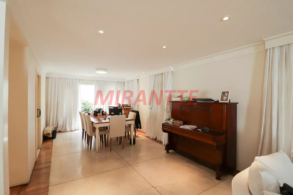 Sobrado de 256m² com 3 quartos em Jardim São Bento