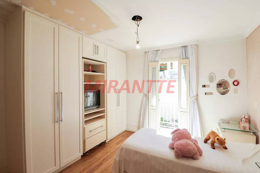 Sobrado de 256m² com 3 quartos em Jardim São Bento