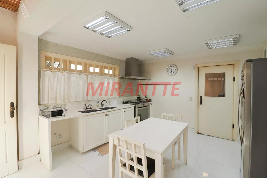 Sobrado de 256m² com 3 quartos em Jardim São Bento