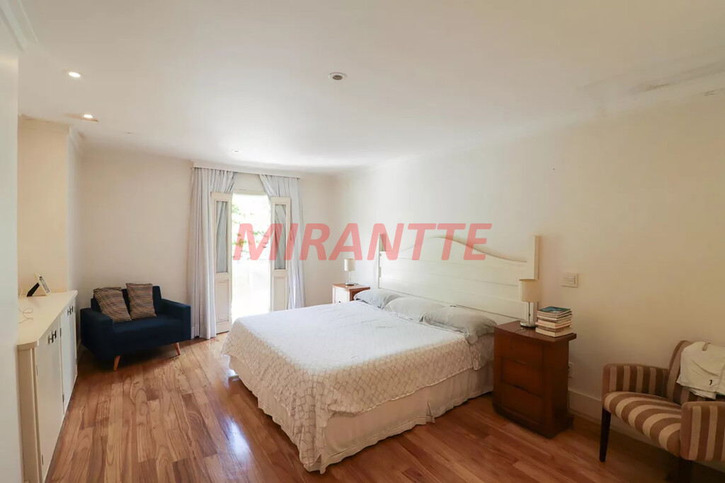 Sobrado de 256m² com 3 quartos em Jardim São Bento