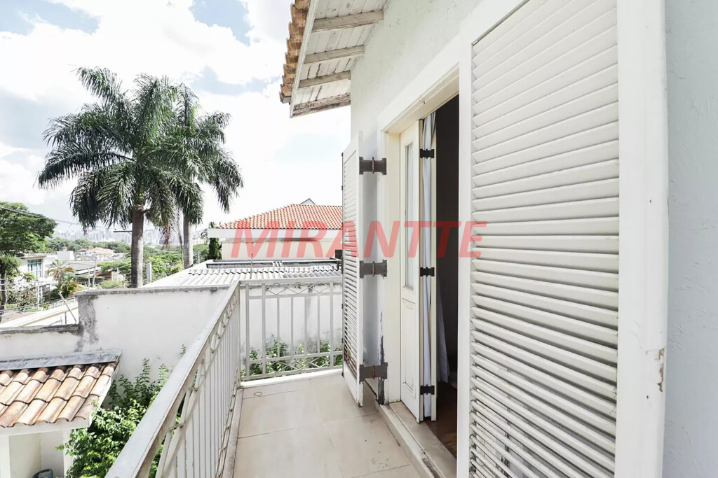 Sobrado de 256m² com 3 quartos em Jardim São Bento