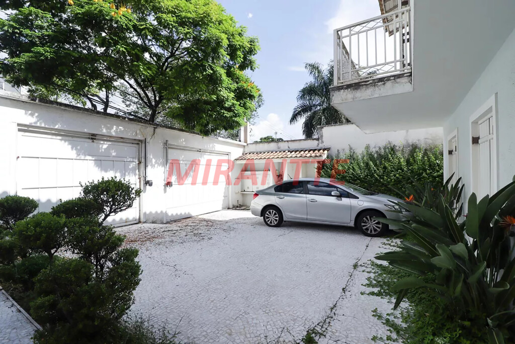 Sobrado de 256m² com 3 quartos em Jardim São Bento