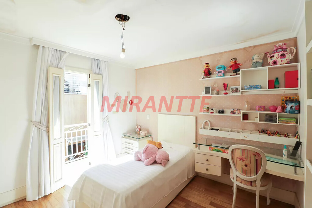 Sobrado de 256m² com 3 quartos em Jardim São Bento