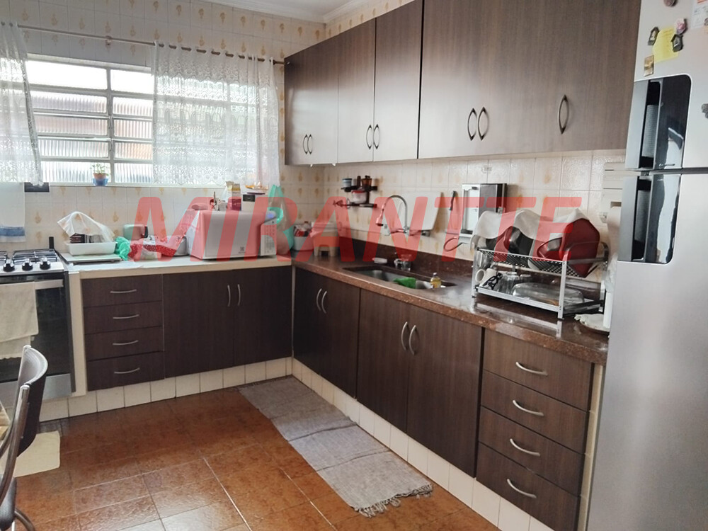 Sobrado de 236m² com 4 quartos em Pari