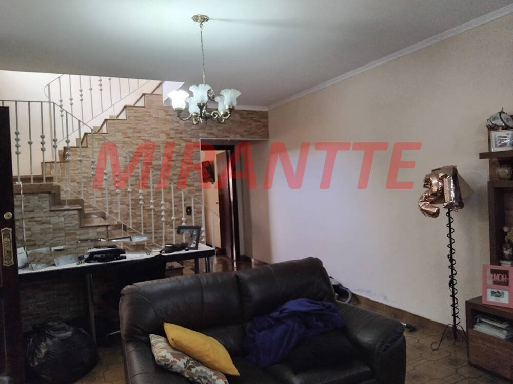 Sobrado de 236m² com 4 quartos em Pari