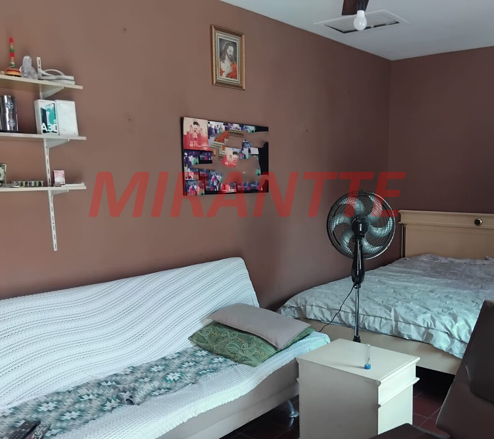 Sobrado de 236m² com 4 quartos em Pari