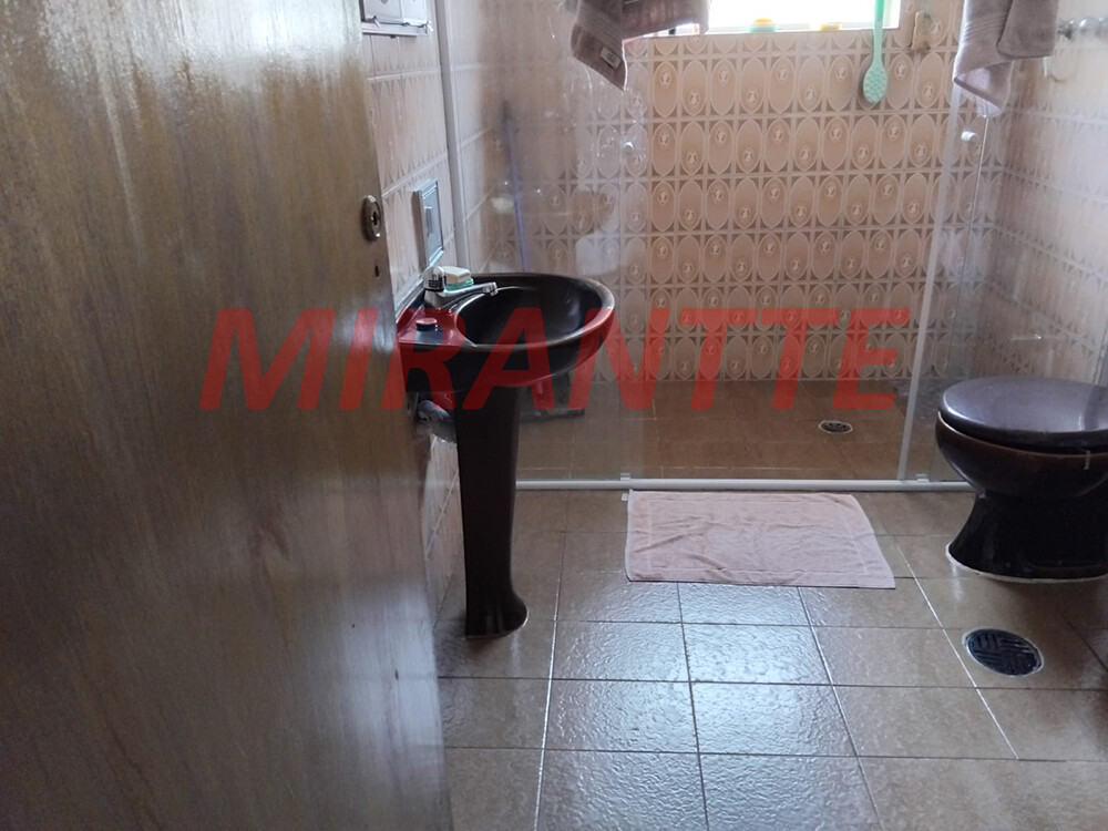 Sobrado de 236m² com 4 quartos em Pari