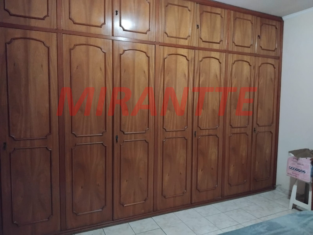 Sobrado de 236m² com 4 quartos em Pari