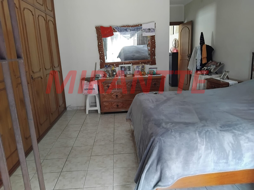 Sobrado de 236m² com 4 quartos em Pari