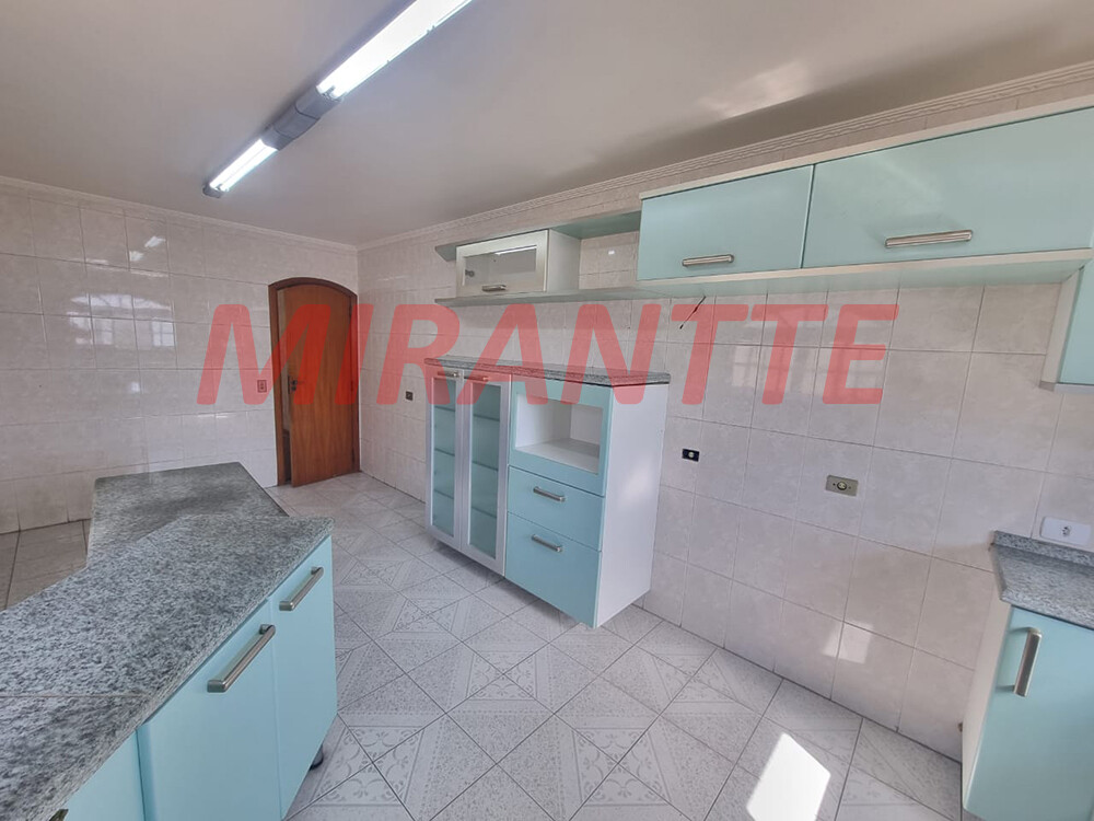 Sobrado de 216m² com 3 quartos em Santa Teresinha