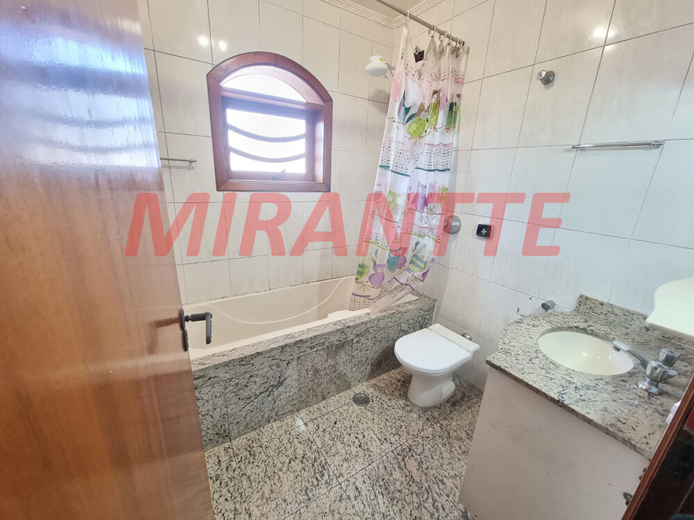 Sobrado de 216m² com 3 quartos em Santa Teresinha