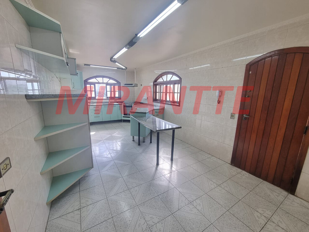 Sobrado de 216m² com 3 quartos em Santa Teresinha