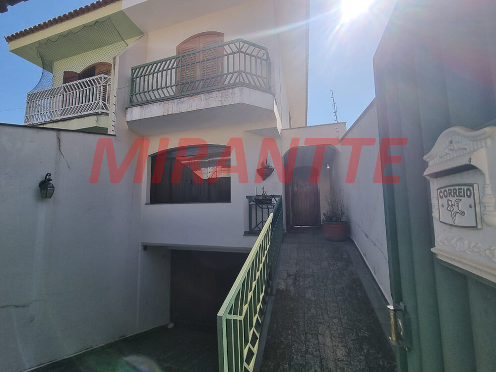 Sobrado de 216m² com 3 quartos em Santa Teresinha