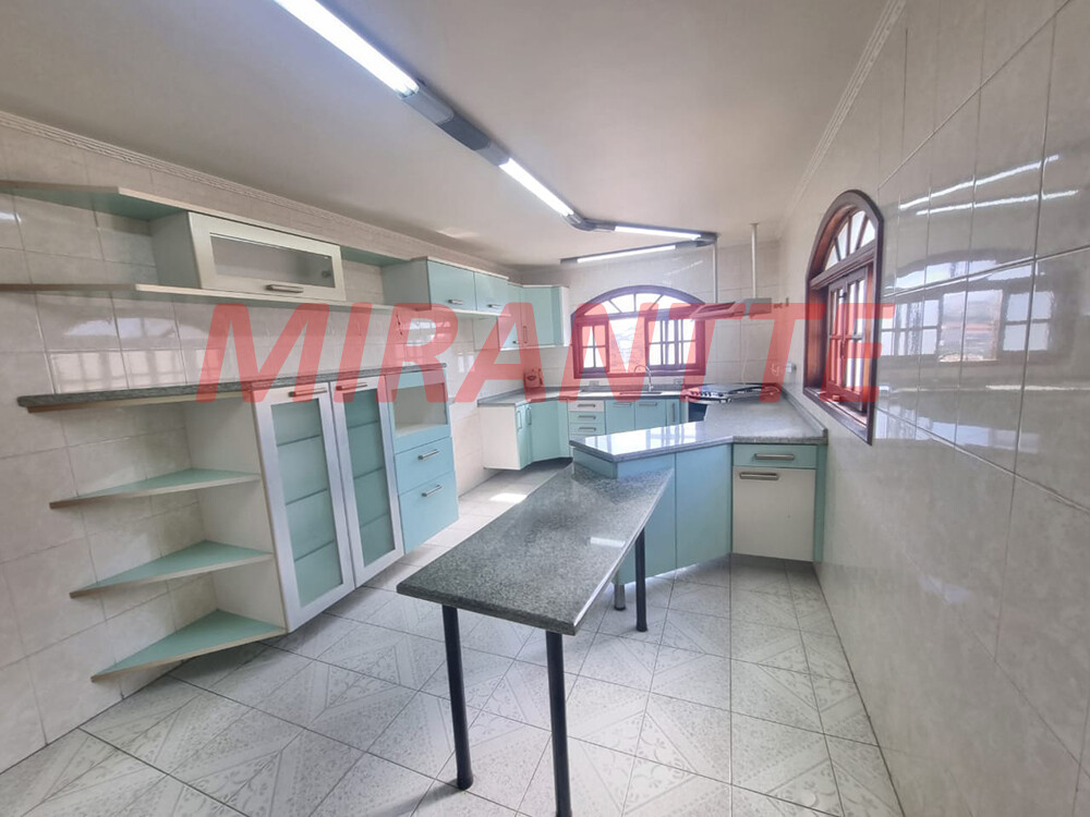Sobrado de 216m² com 3 quartos em Santa Teresinha