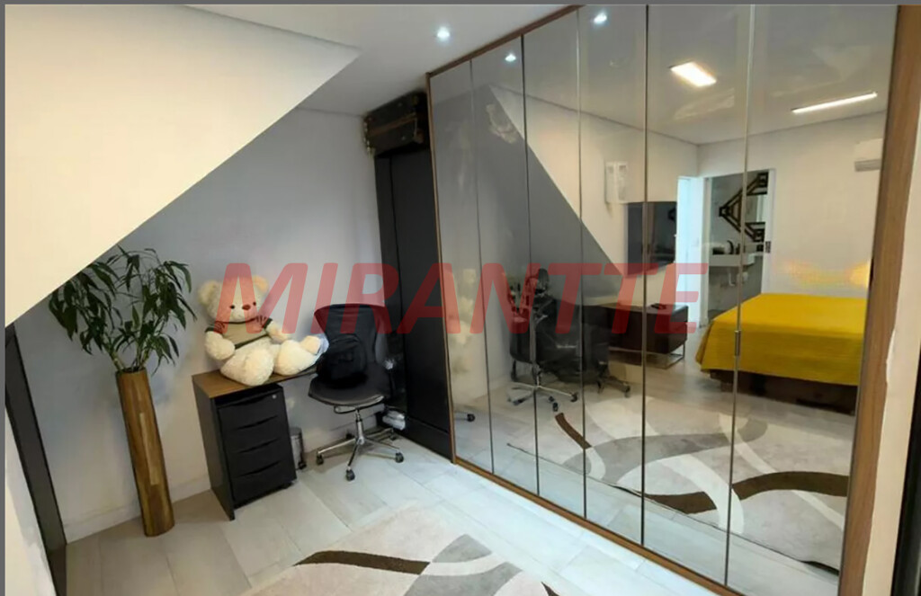 Sobrado de 2017m² com 3 quartos em Vila Pauliceia