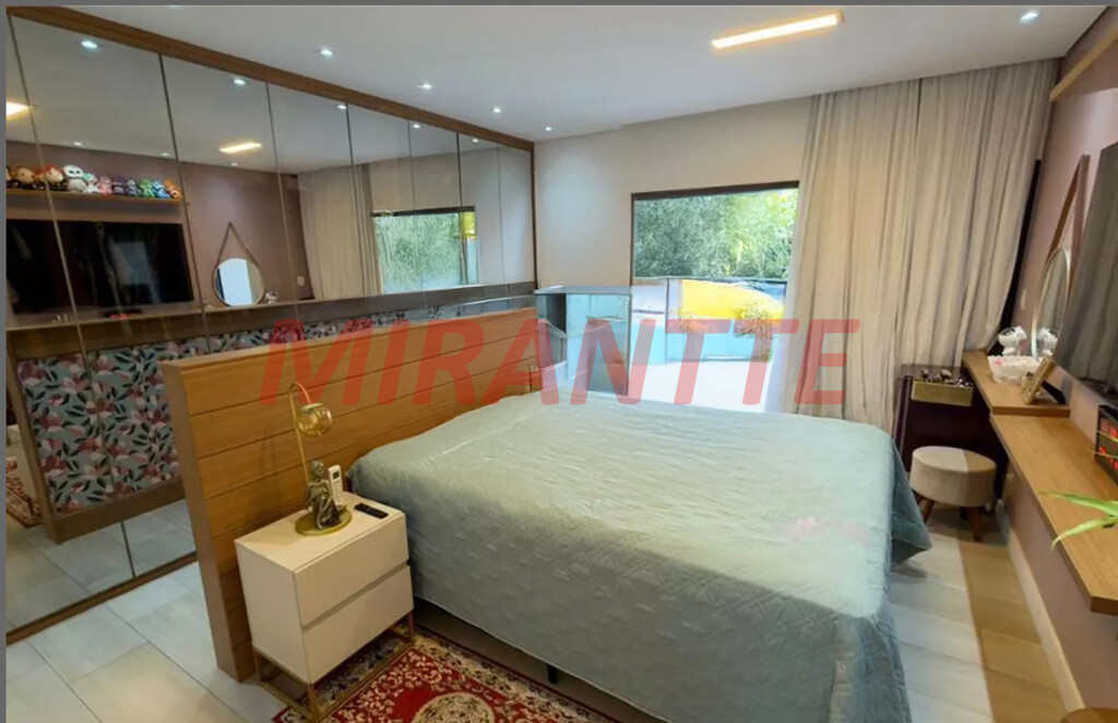 Sobrado de 2017m² com 3 quartos em Vila Pauliceia