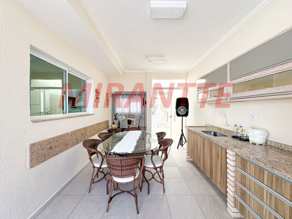 Sobrado de 2018m² com 4 quartos em Peruíbe
