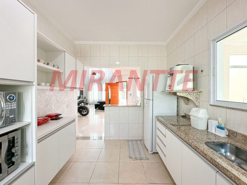 Sobrado de 2018m² com 4 quartos em Peruíbe