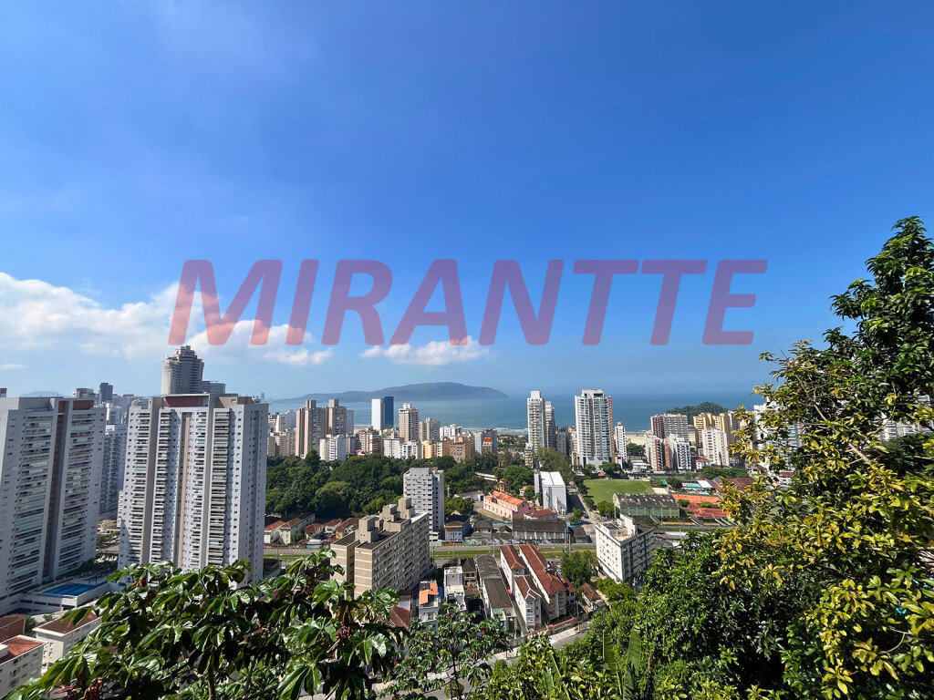 Cond. fechado de 740m² com 6 quartos em Marapé