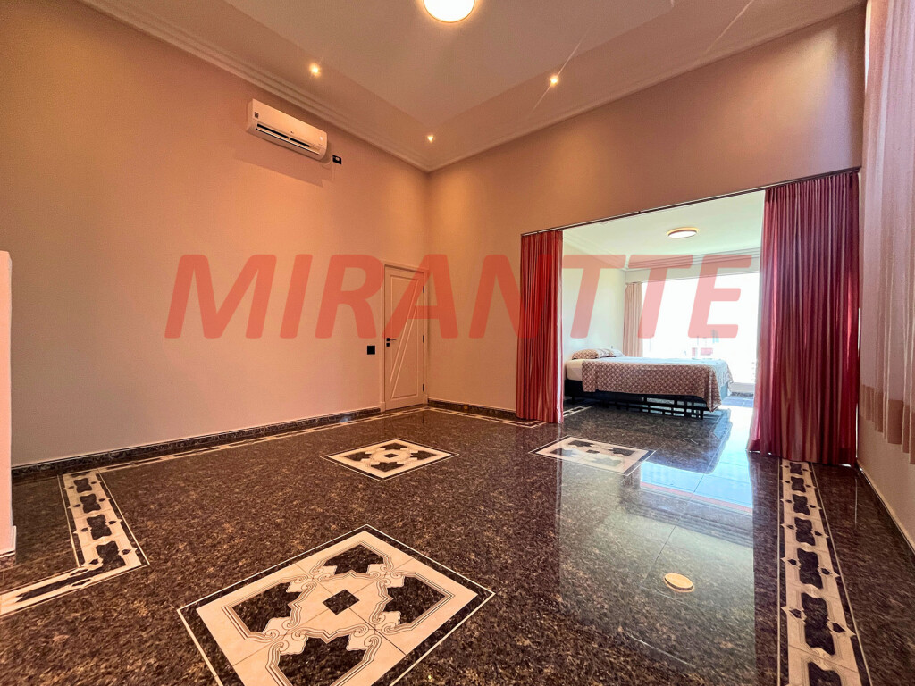 Cond. fechado de 740m² com 6 quartos em Marapé
