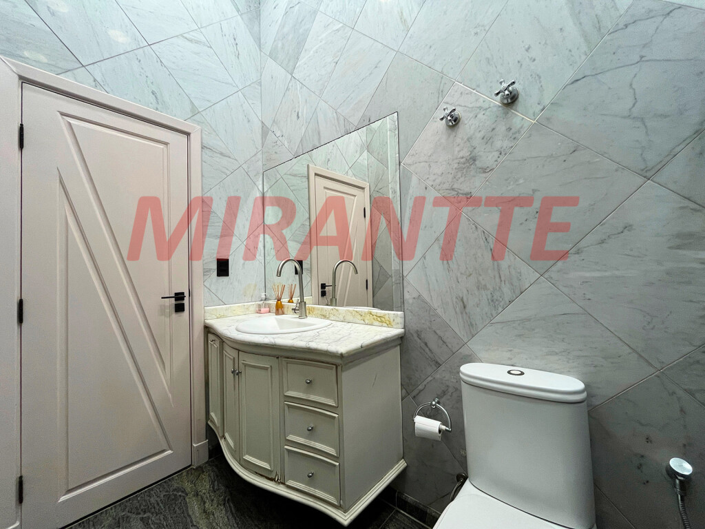 Cond. fechado de 740m² com 6 quartos em Marapé