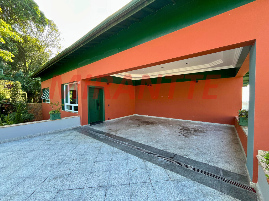 Cond. fechado de 740m² com 6 quartos em Marapé