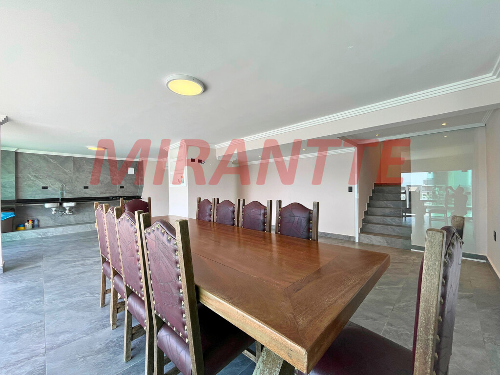 Cond. fechado de 740m² com 6 quartos em Marapé
