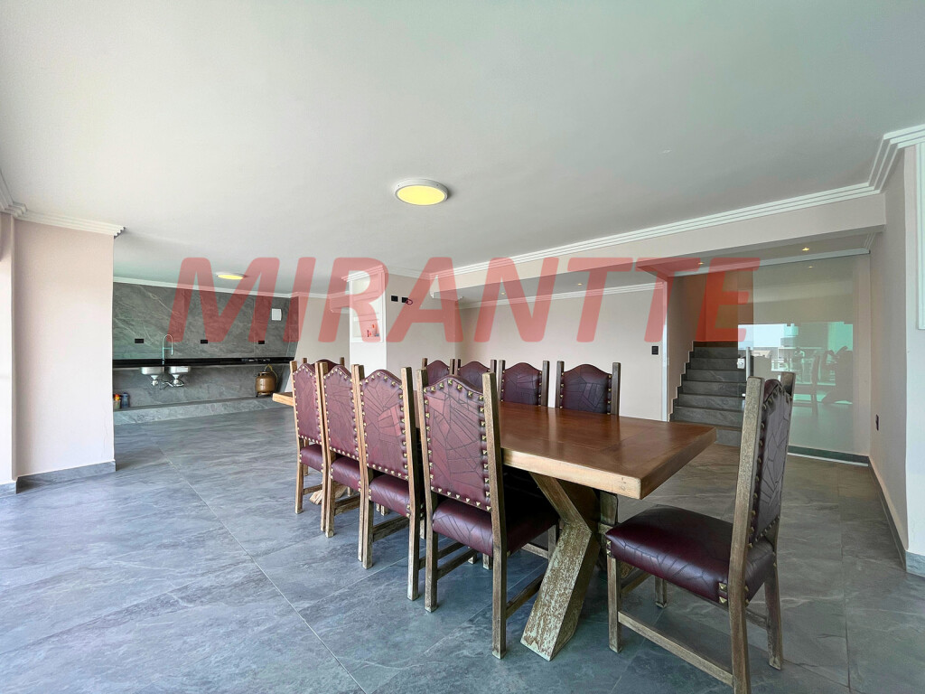 Cond. fechado de 740m² com 6 quartos em Marapé