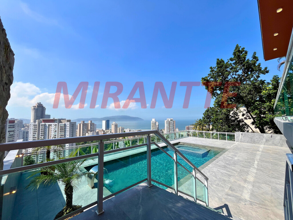 Cond. fechado de 740m² com 6 quartos em Marapé