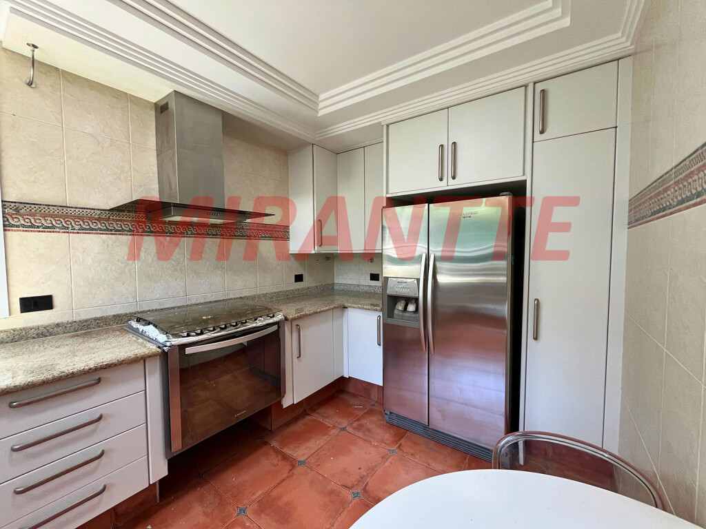 Cond. fechado de 740m² com 6 quartos em Marapé