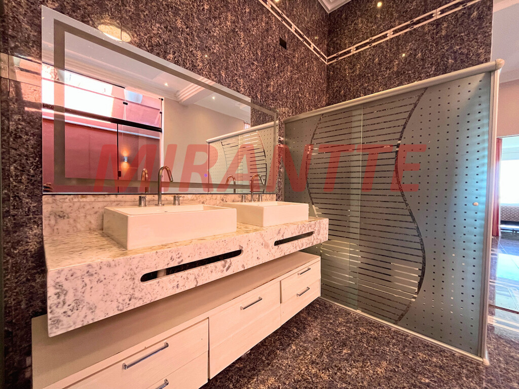 Cond. fechado de 740m² com 6 quartos em Marapé