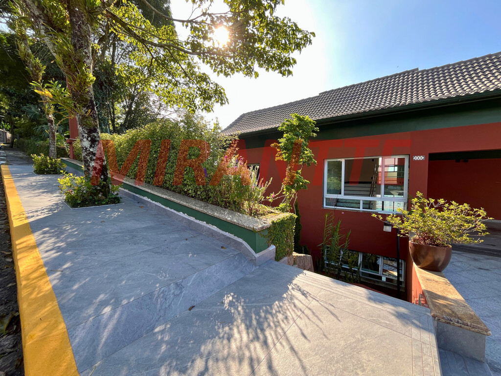 Cond. fechado de 740m² com 6 quartos em Marapé