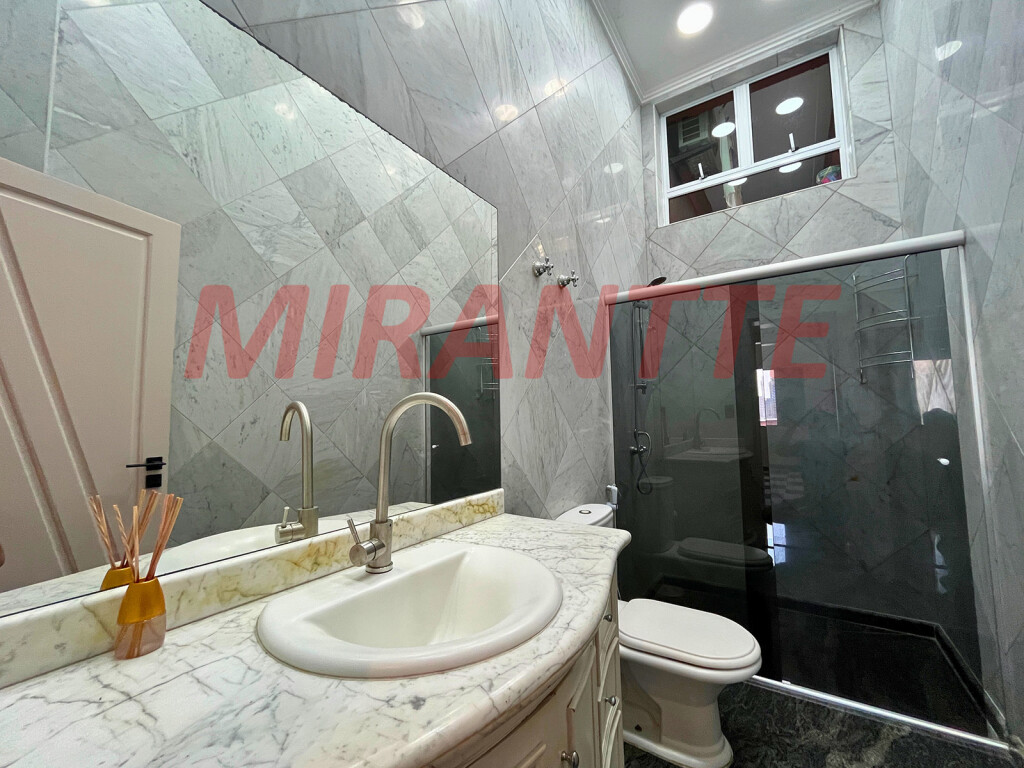 Cond. fechado de 740m² com 6 quartos em Marapé