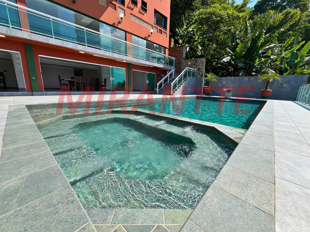 Cond. fechado de 740m² com 6 quartos em Marapé
