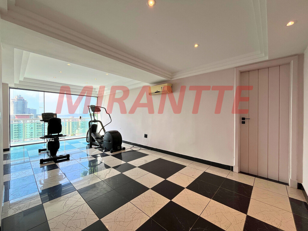 Cond. fechado de 740m² com 6 quartos em Marapé