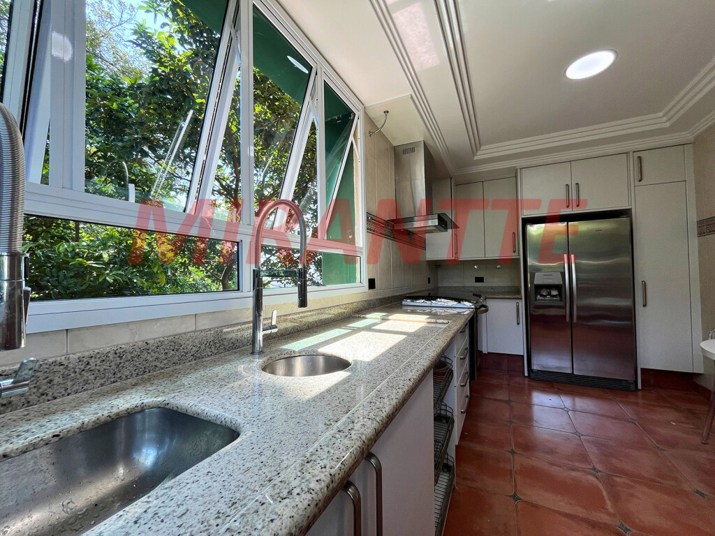 Cond. fechado de 740m² com 6 quartos em Marapé