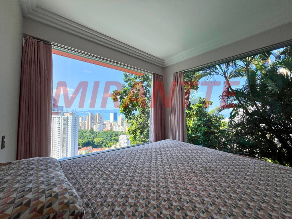 Cond. fechado de 740m² com 6 quartos em Marapé