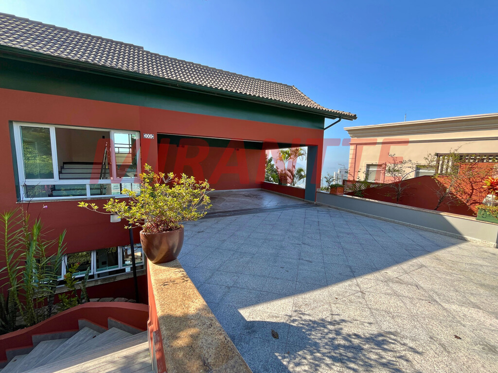 Cond. fechado de 740m² com 6 quartos em Marapé
