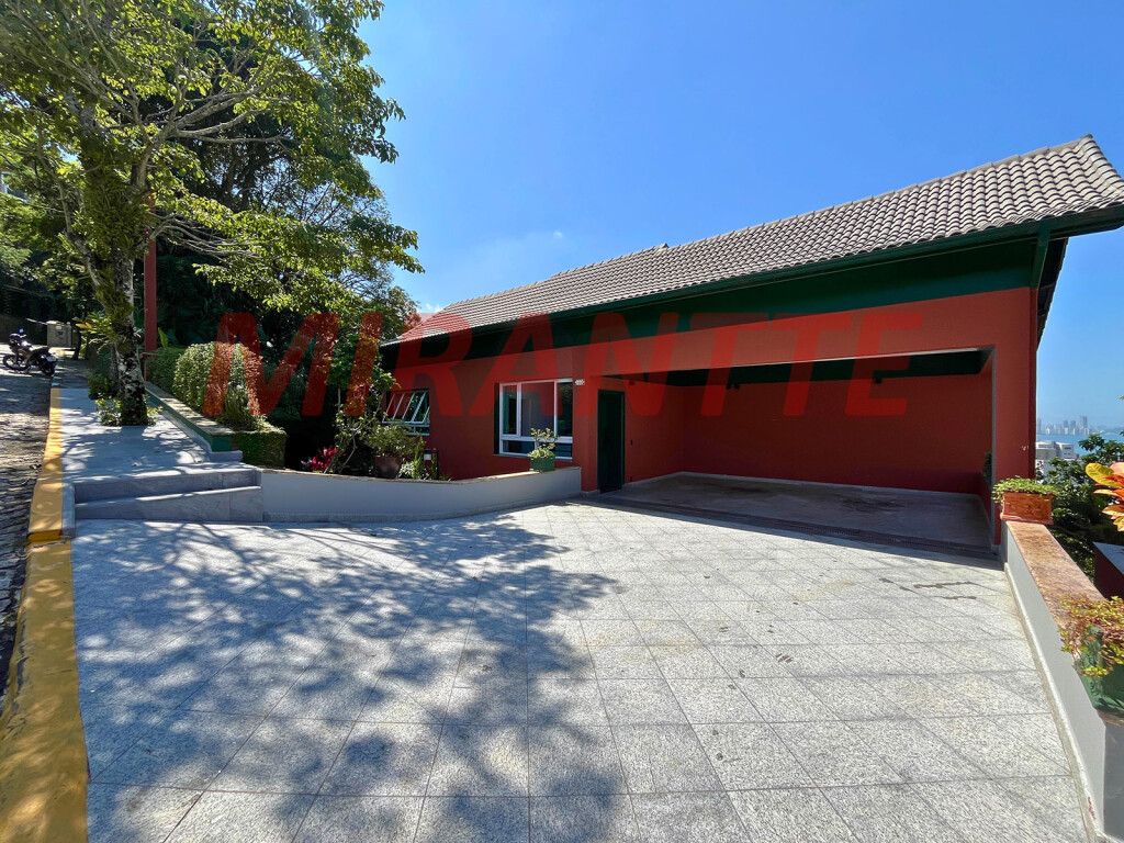 Cond. fechado de 740m² com 6 quartos em Marapé