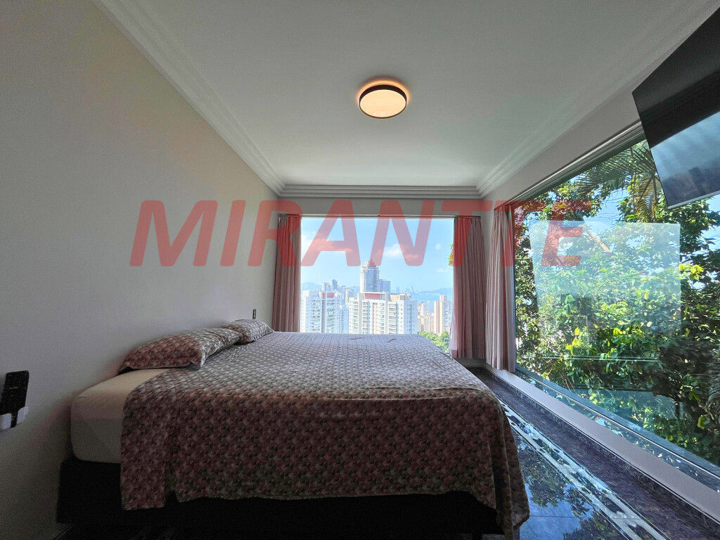 Cond. fechado de 740m² com 6 quartos em Marapé