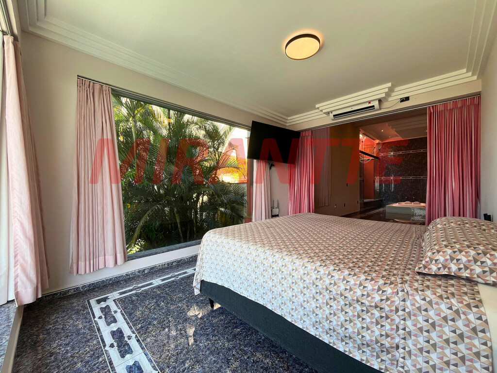 Cond. fechado de 740m² com 6 quartos em Marapé