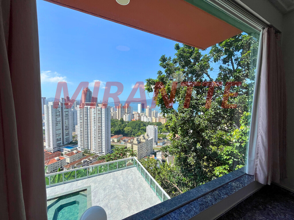 Cond. fechado de 740m² com 6 quartos em Marapé