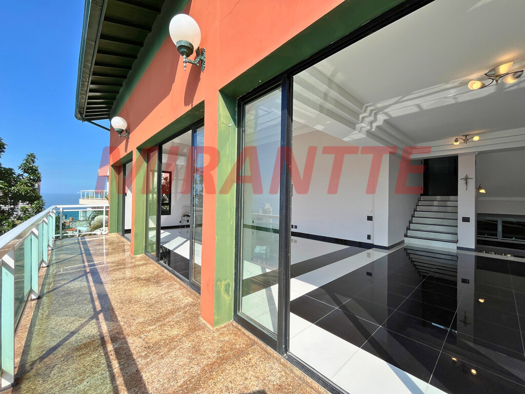 Cond. fechado de 740m² com 6 quartos em Marapé