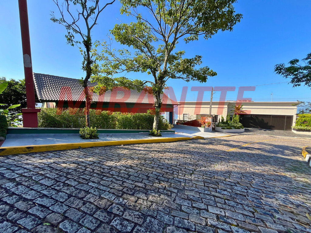 Cond. fechado de 740m² com 6 quartos em Marapé