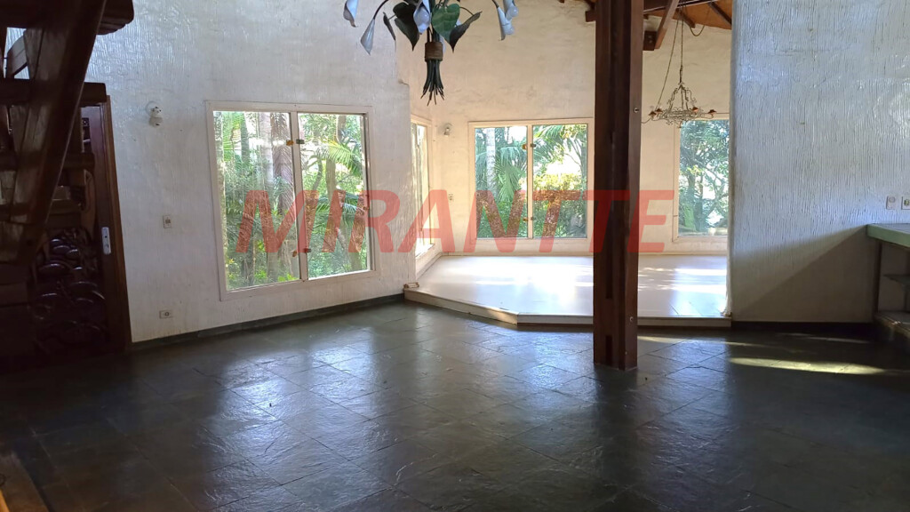Sobrado de 211m² com 3 quartos em Serra da Cantareira