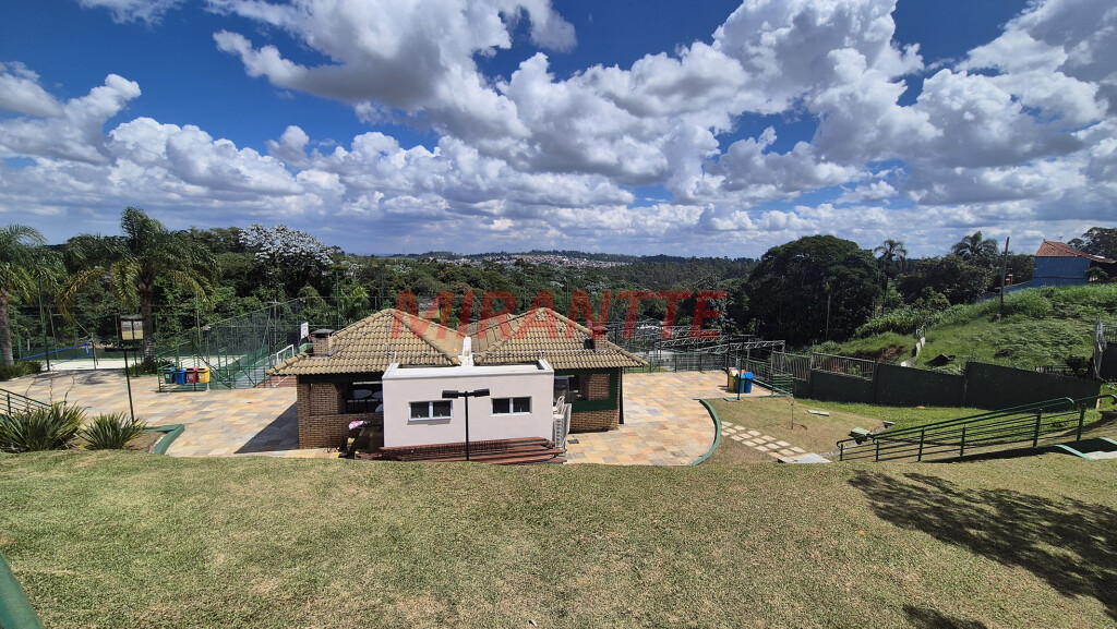 Cond. fechado de 486m² com 3 quartos em Real Parque