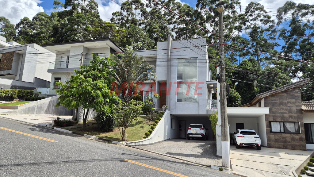 Cond. fechado de 486m² com 3 quartos em Real Parque