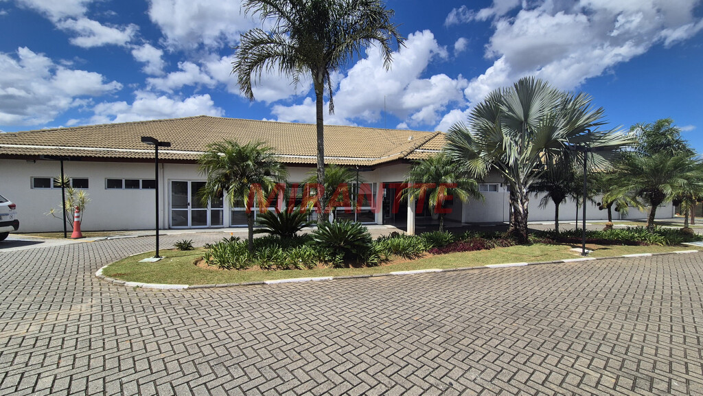 Cond. fechado de 486m² com 3 quartos em Real Parque